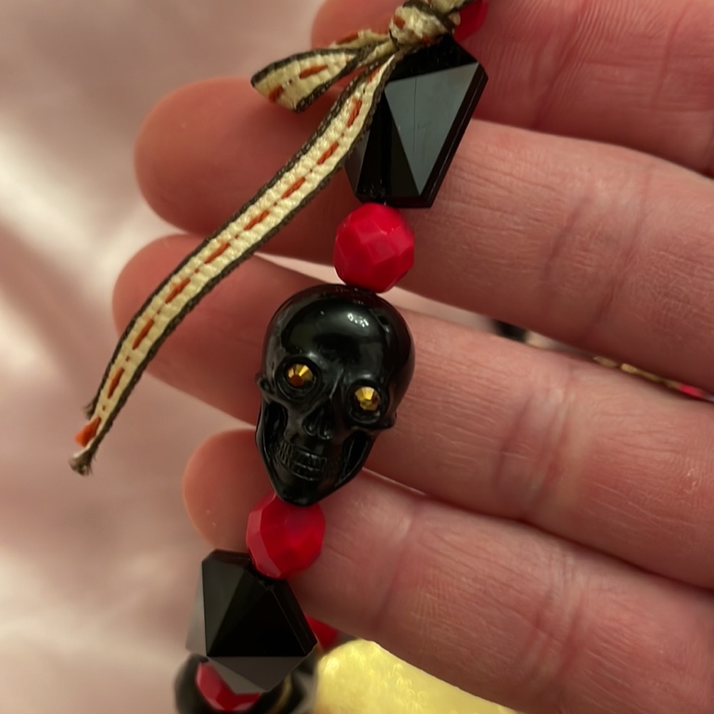 RARE Tarina Tarantino Midnight circus My 2 cents embroidered opinion necklace - Picture 6 of 12